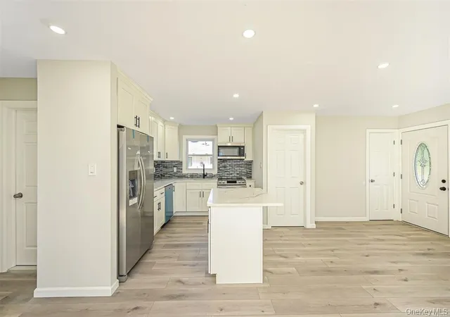 4th image of 180 Park Ave, Deer Park, NY 11729 | MLS# 1002933
