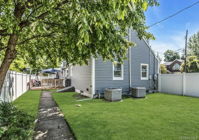 29th image of 2 Vermont St, Lindenhurst, NY 11757 | MLS# 1002943