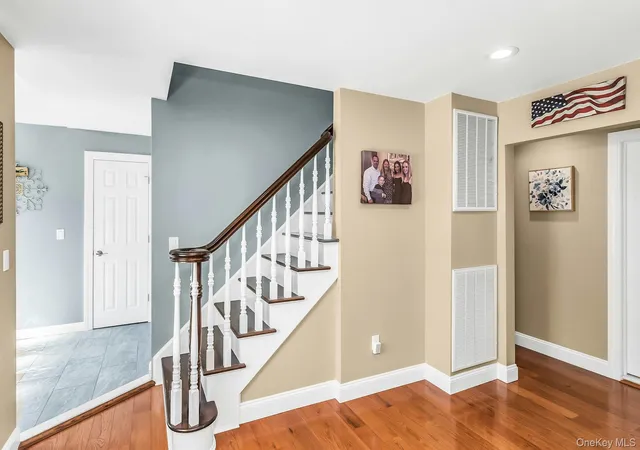 5th image of 2 Vermont St, Lindenhurst, NY 11757 | MLS# 1002943