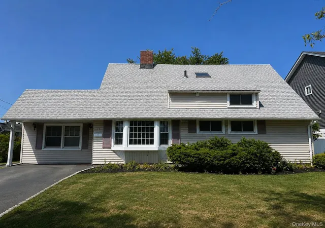 1st image of 11 Acre Ln, Oyster Bay, NY 11801 | MLS# 1002958