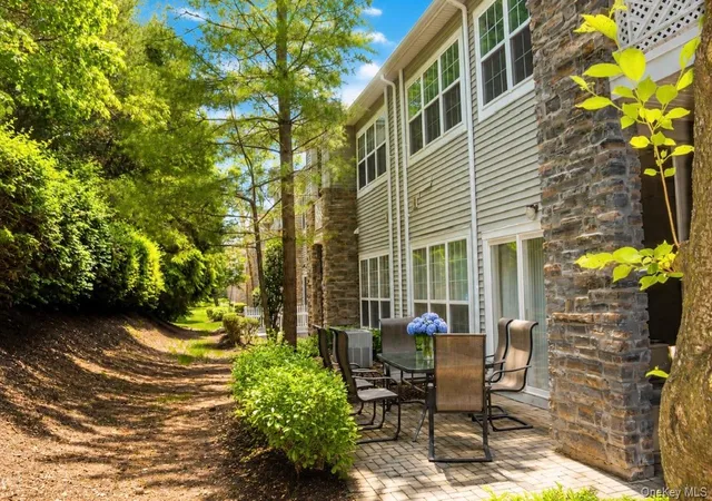 11th image of 132 Carriage Ln, Oyster Bay, NY 11803 | MLS# 1002959