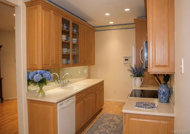 3rd image of 132 Carriage Ln, Oyster Bay, NY 11803 | MLS# 1002959