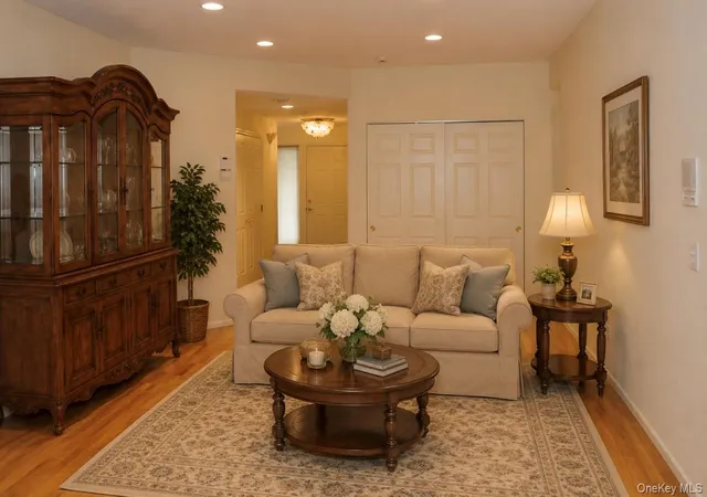 4th image of 132 Carriage Ln, Oyster Bay, NY 11803 | MLS# 1002959