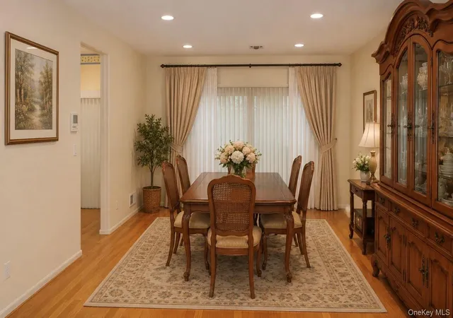 5th image of 132 Carriage Ln, Oyster Bay, NY 11803 | MLS# 1002959