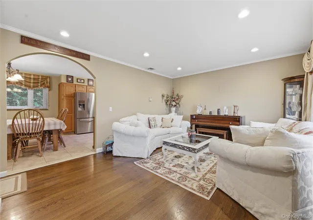 4th image of 73 Danbury St, Bay Shore, NY 11706 | MLS# 1002967