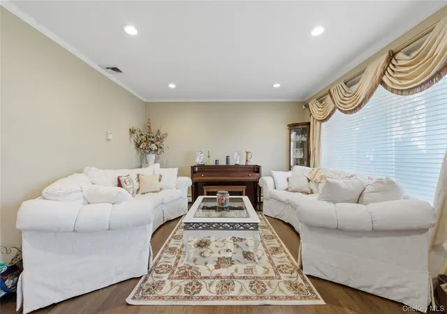 5th image of 73 Danbury St, Bay Shore, NY 11706 | MLS# 1002967