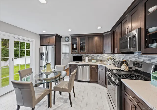 5th image of 25 Gerald Ln, Old Bethpage, NY 11804 | MLS# 1002977
