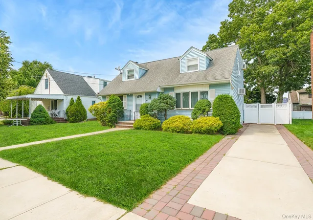 2nd image of 87 E Fenimore St, Valley Stream, NY 11580 | MLS# 1002984