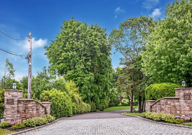 2nd image of 154a Stony Hollow Rd, Huntington, NY 11740 | MLS# 1002985