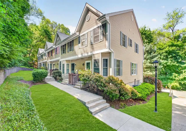 Homes for sale in Mount Kisco, NY | 300 West St #8, Mount Kisco, NY 10549 | MLS# 1002995