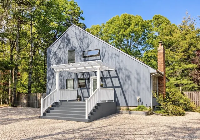 Photo 2 of Single family home for sale at 37 Blue Jay Way, East Hampton, NY 11937 | MLS# 1002996 | Listing updated on 2026-09-27
