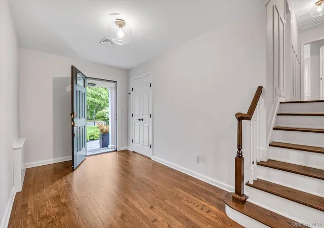 Homes for sale in North Hempstead, NY | 18 Pine Dr N, North Hempstead, NY 11576 | MLS# 1002999