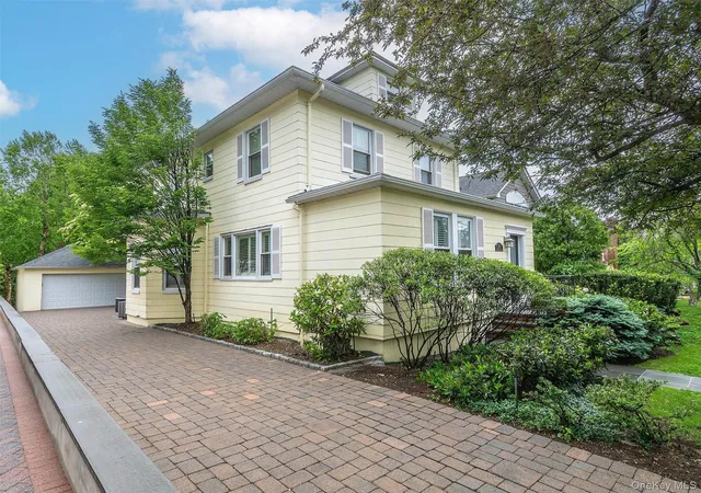 2nd image of 28 Monroe St, North Hempstead, NY 11050 | MLS# 1003013