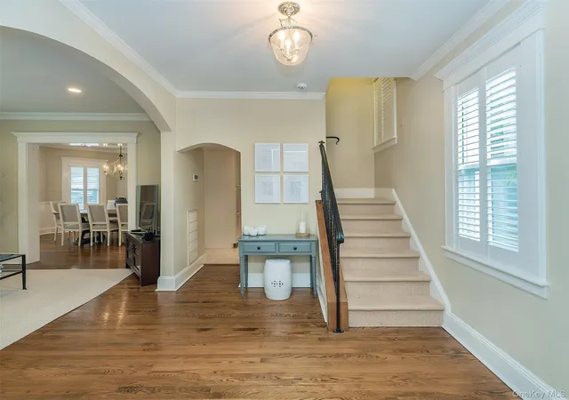 4th image of 28 Monroe St, North Hempstead, NY 11050 | MLS# 1003013