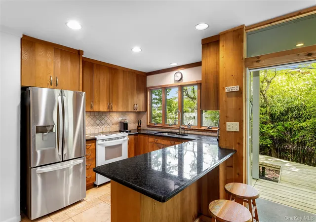 Photo 4 of Single family home for sale at 293 Bay, Sayville, NY 11782 | MLS# 1003027 | Listing updated on 2026-06-02