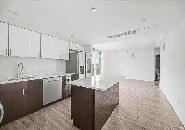 3rd image of 65-18 Austin Sts #7H, Rego Park, NY 11374 | MLS# 1003056