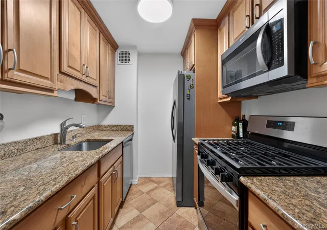 Homes for sale in Hempstead, NY | 100 Clinton Ave #3C, Hempstead, NY 11501 | MLS# 1003072