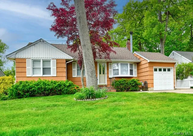 2nd image of 18 Bailey Ave, Babylon, NY 11702 | MLS# 1003077