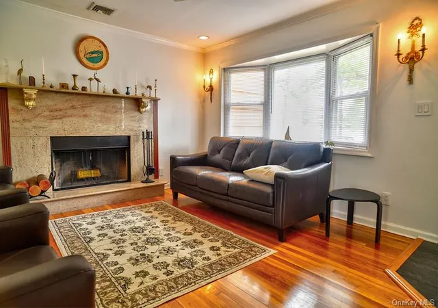 4th image of 18 Bailey Ave, Babylon, NY 11702 | MLS# 1003077