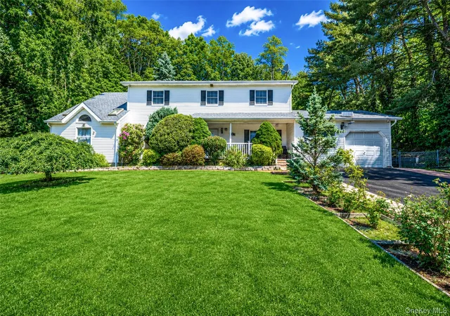 2nd image of 7 New Jersey Ct, Huntington, NY 11746 | MLS# 1003129