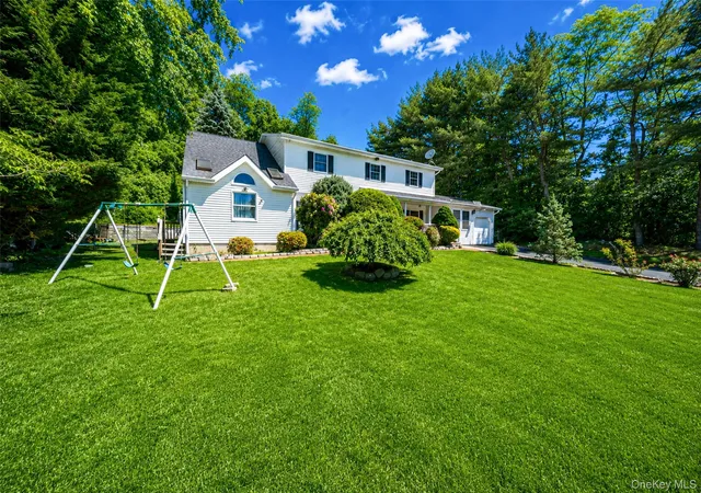 3rd image of 7 New Jersey Ct, Huntington, NY 11746 | MLS# 1003129