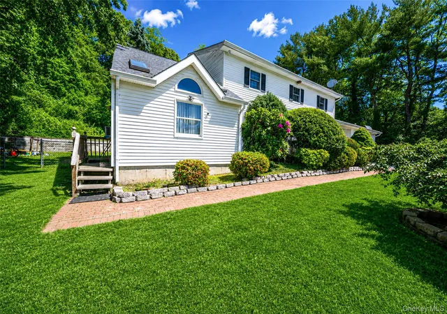 4th image of 7 New Jersey Ct, Huntington, NY 11746 | MLS# 1003129