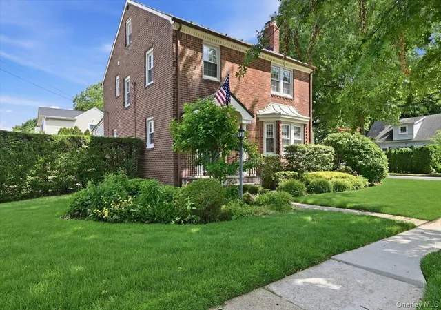 2nd image of 225 Crocus Ave, Hempstead, NY 11001 | MLS# 1003146