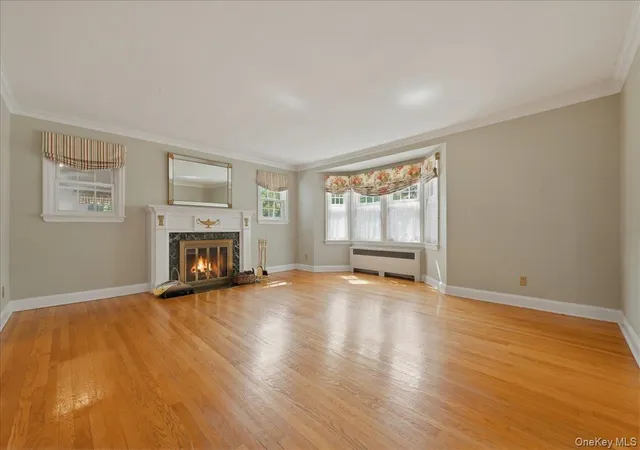 4th image of 225 Crocus Ave, Hempstead, NY 11001 | MLS# 1003146