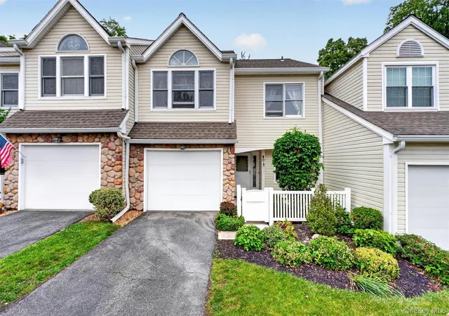 Homes for sale in Fishkill, NY | 40 Spruce Ridge Dr, Fishkill, NY 12524 | MLS# 1003154