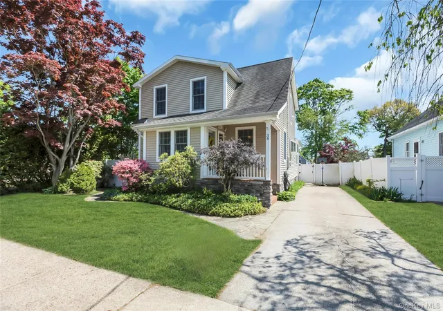 3rd image of 36 Richard Ave, Islip Terrace, NY 11752 | MLS# 1003159
