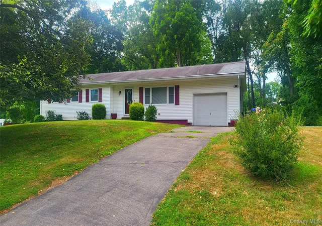 3rd image of 12 High Ridge Rd, Poughkeepsie, NY 12603 | MLS# 1003164