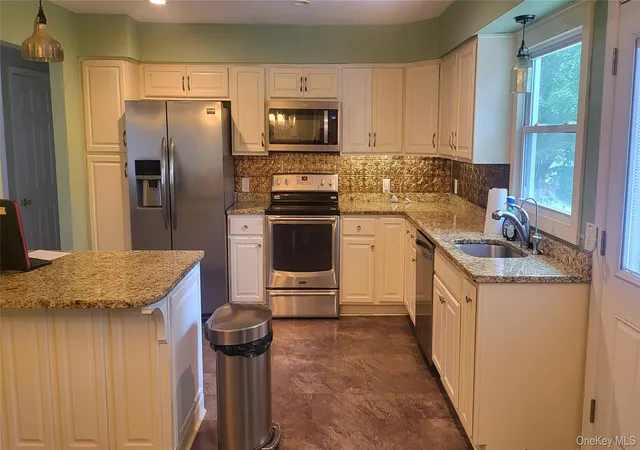 4th image of 12 High Ridge Rd, Poughkeepsie, NY 12603 | MLS# 1003164