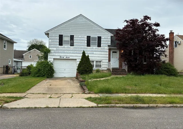 Photo 1 of Sale Pending at 27 Elizabeth Dr, Oyster Bay, NY 11714 | MLS# 1003210 | Listing updated on 2026-08-03