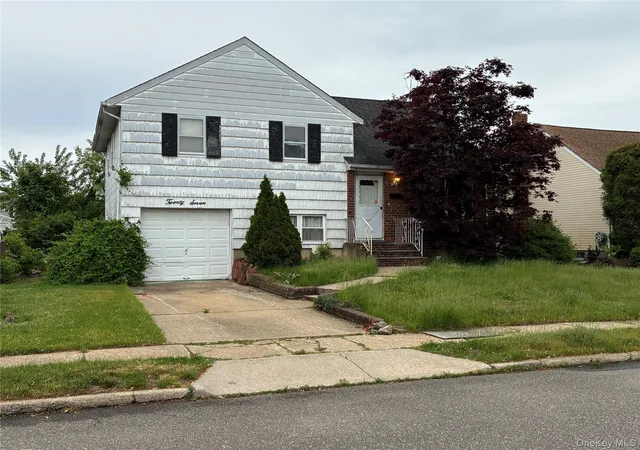 Photo 2 of Sale Pending at 27 Elizabeth Dr, Oyster Bay, NY 11714 | MLS# 1003210 | Listing updated on 2026-08-03