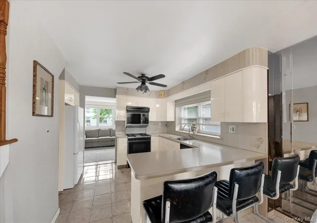 Photo 3 of House for sale at 2810 Harding Ave, New York, NY 10465 | MLS# 1003212 | Listing updated on 2026-09-30