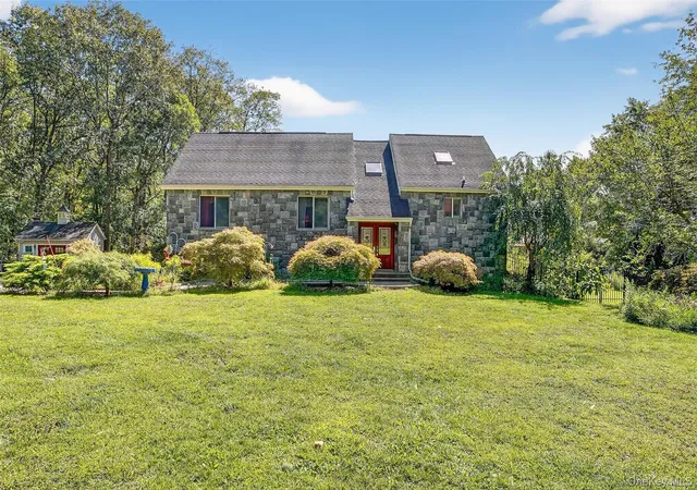 Photo 3 of Single family home for sale at 986 Cliff Ave, Yorktown Heights, NY 10598 | MLS# 1003275 | Listing updated on 2026-08-26