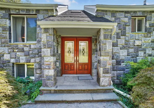Photo 3 of Single family home for sale at 986 Cliff Ave, Yorktown Heights, NY 10598 | MLS# 1003275 | Listing updated on 2026-08-26