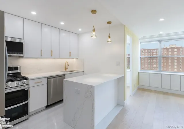 Photo 3 of House for sale at 555 Kappock St #12G, New York, NY 10463 | MLS# 1003286 | Listing updated on 2026-10-28