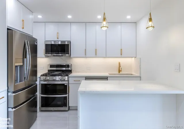 Photo 4 of House for sale at 555 Kappock St #12G, New York, NY 10463 | MLS# 1003286 | Listing updated on 2026-10-28