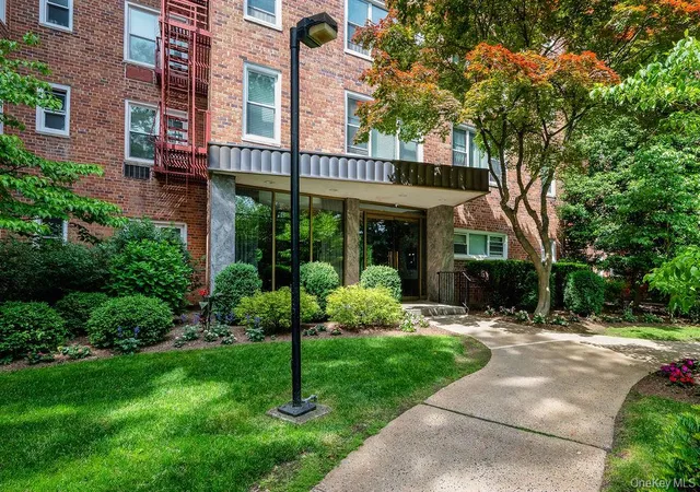 Photo 3 of Condo for sale at 100 Dehaven Dr #512, Yonkers, NY 10703 | MLS# 1003290 | Listing updated on 2026-10-04