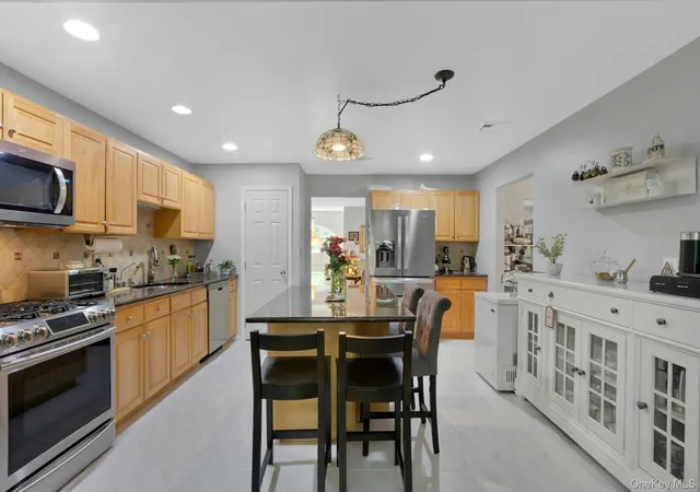 Homes for sale in Clarkstown, NY | 19 Flower Ln, Clarkstown, NY 10989 | MLS# 1003291