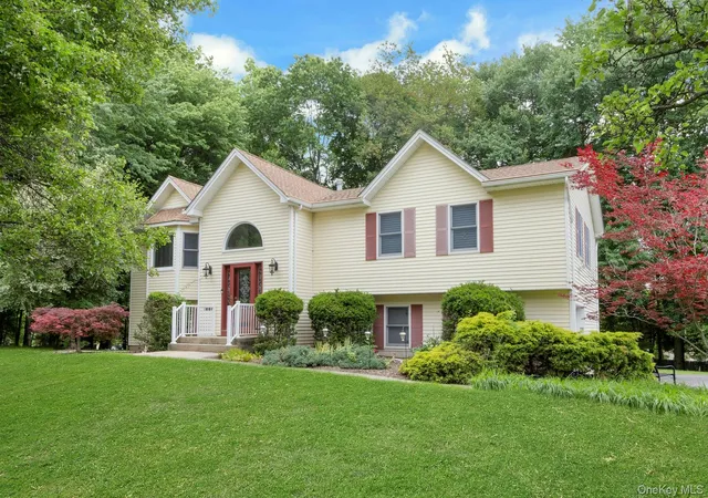 Homes for sale in Clarkstown, NY | 19 Flower Ln, Clarkstown, NY 10989 | MLS# 1003291
