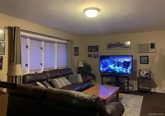 4th image of 19 Oak St, Deer Park, NY 11729 | MLS# 1003334