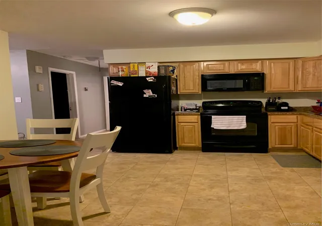 5th image of 19 Oak St, Deer Park, NY 11729 | MLS# 1003334