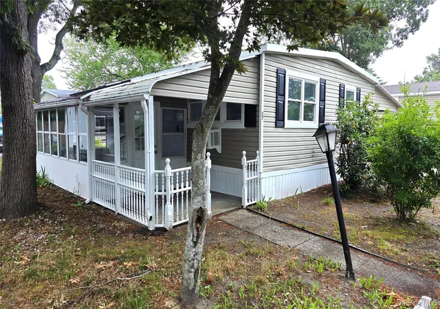 2nd image of 525 Riverleigh Ave #27 Birch, Riverhead, NY 11901 | MLS# 1003342