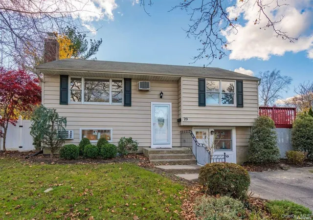 Photo 1 of Sale Pending at 29 Ripley Dr, Huntington, NY 11768 | MLS# 1003359 | Listing updated on 2026-07-29