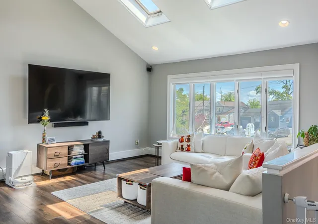 3rd image of 4 Lorraine Rd, Island Park, NY 11558 | MLS# 1003362