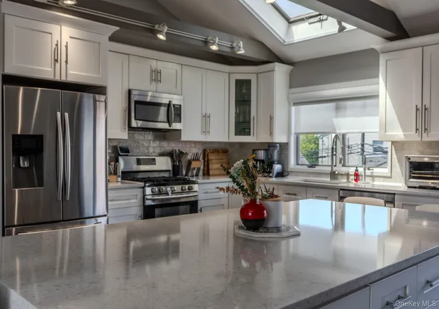 4th image of 4 Lorraine Rd, Island Park, NY 11558 | MLS# 1003362