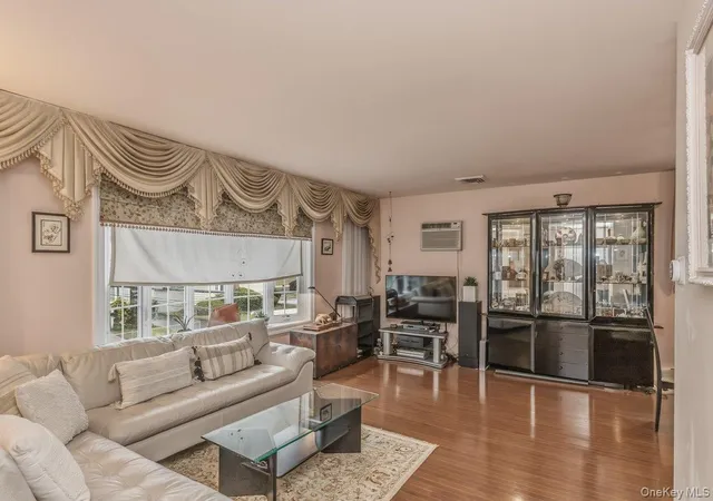 Photo 4 of Single family home for sale at 22 Wood St, Lynbrook, NY 11563 | MLS# 1003396 | Listing updated on 2026-07-09