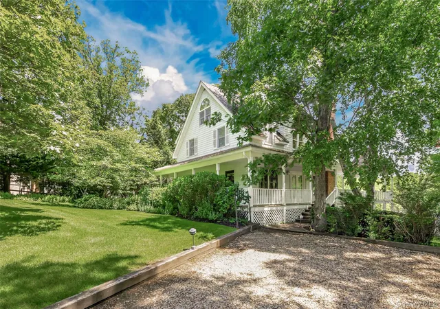 Photo 1 of Single family home for sale at 4 Irene Ln, Shelter Island, NY 11964 | MLS# 1003398 | Listing updated on 2026-08-01